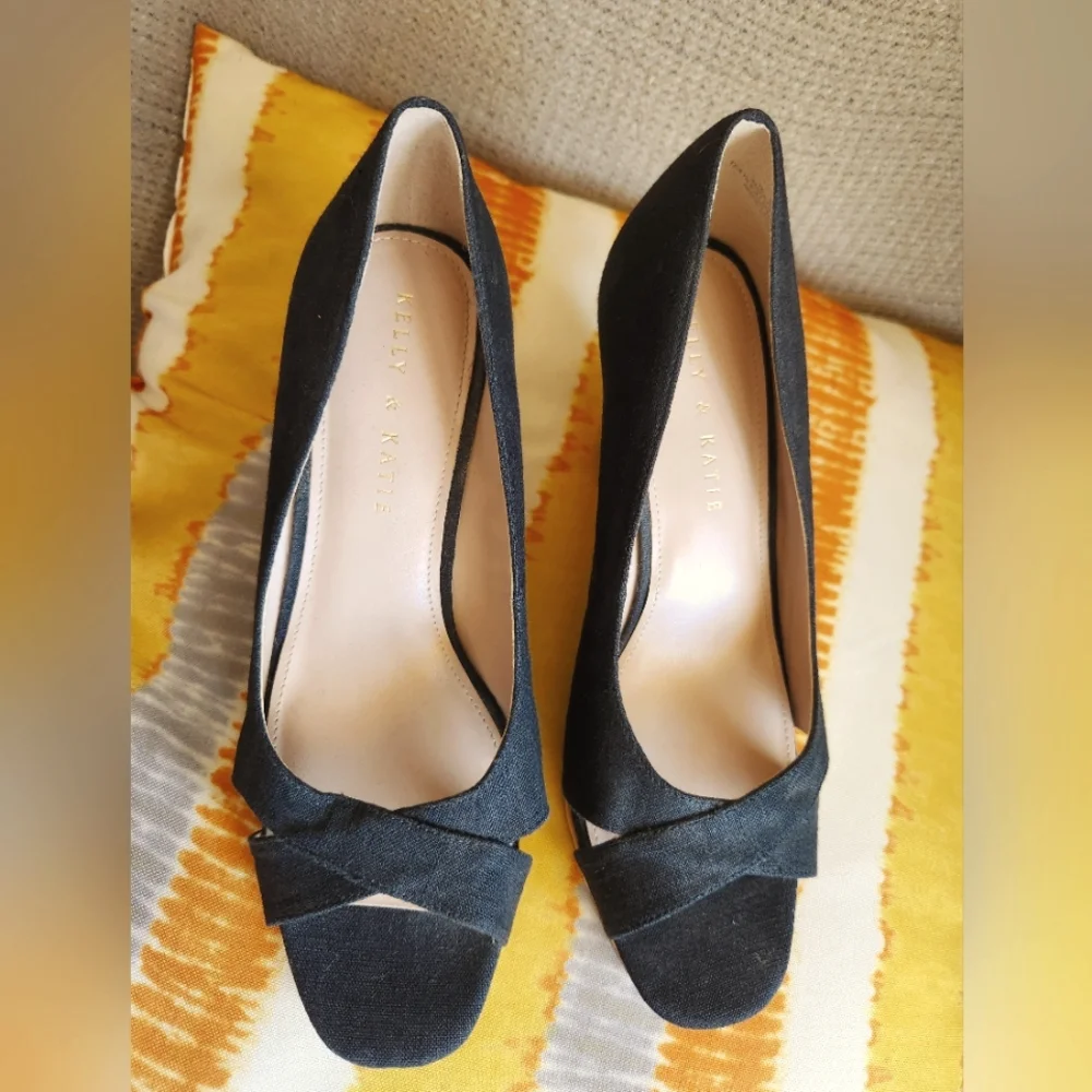 2/$30 Kelly & Katie Black Wedge Shoes - Picture 1 of 6